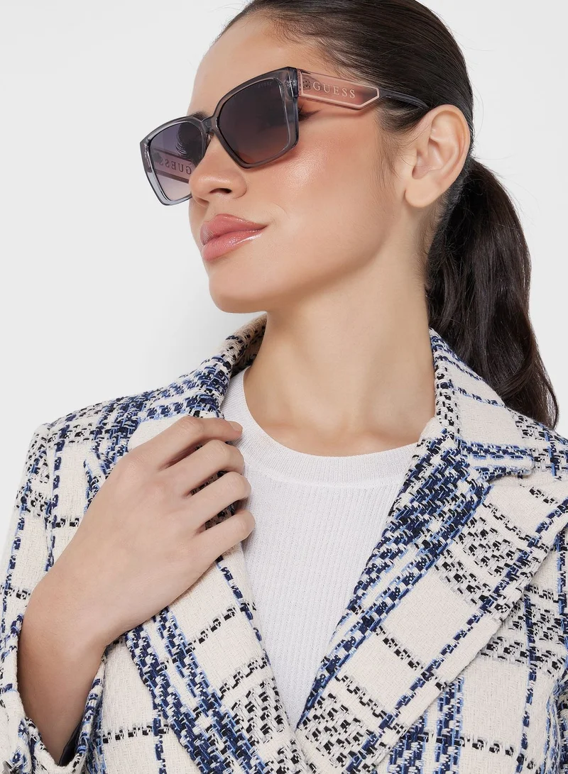 جس نظارة شمسية بإطار مربع كبير الحجم