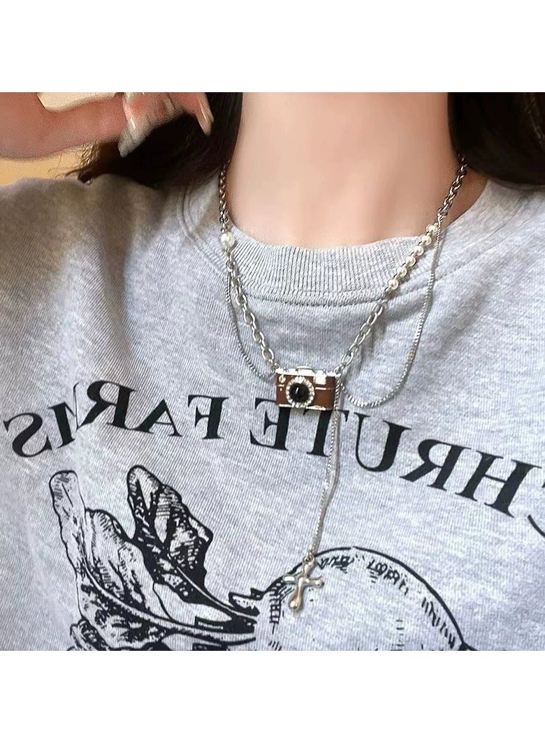 Goolsky قلادة كاميرا بنية عتيقة للنساء - سلسلة لؤلؤ من الفولاذ المقاوم للصدأ مع زخرفة، أسلوب شارع Y2K، مجوهرات طبقات مميزة - Image 1