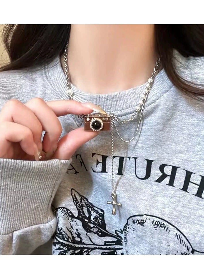 Goolsky قلادة كاميرا بنية عتيقة للنساء - سلسلة لؤلؤ من الفولاذ المقاوم للصدأ مع زخرفة، أسلوب شارع Y2K، مجوهرات طبقات مميزة - Image 4