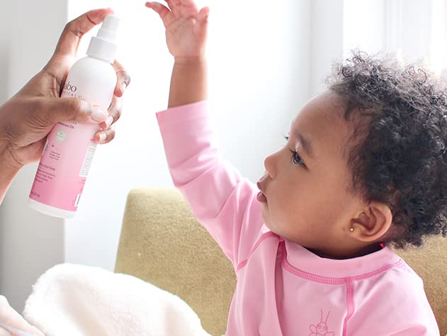 Babo Botanicals Smoothing Berry Conditioning Spray - Detangling & Nourishing - Eliminates Frizz & Prevents Static - Evening Primrose Oil - Non-Aerosol - For all ages - Light Berry Fragrance - Image 5