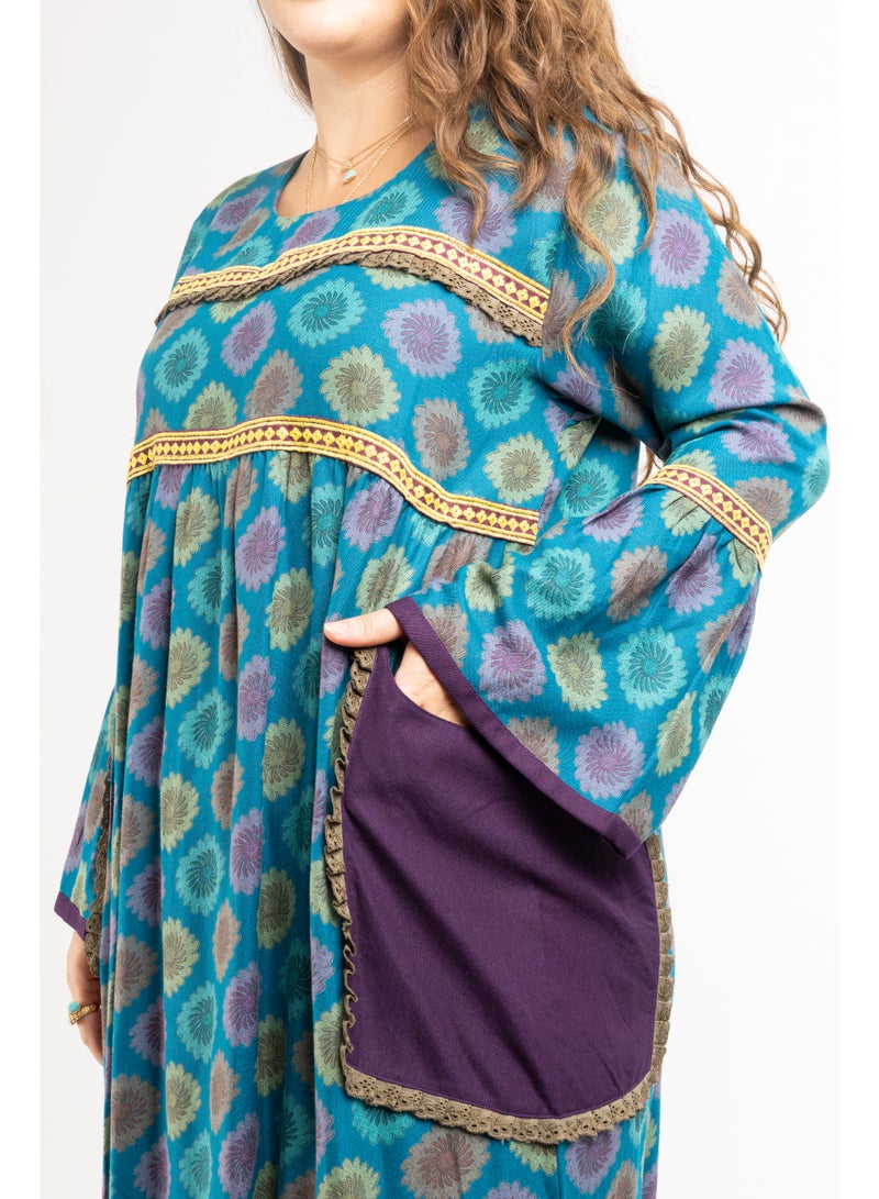 زينة جلابية / قفطان ماكسي بموتيف جاكار فاخر | ياقة دائرية، حواف متباينة وجيوب عملية - Image 2