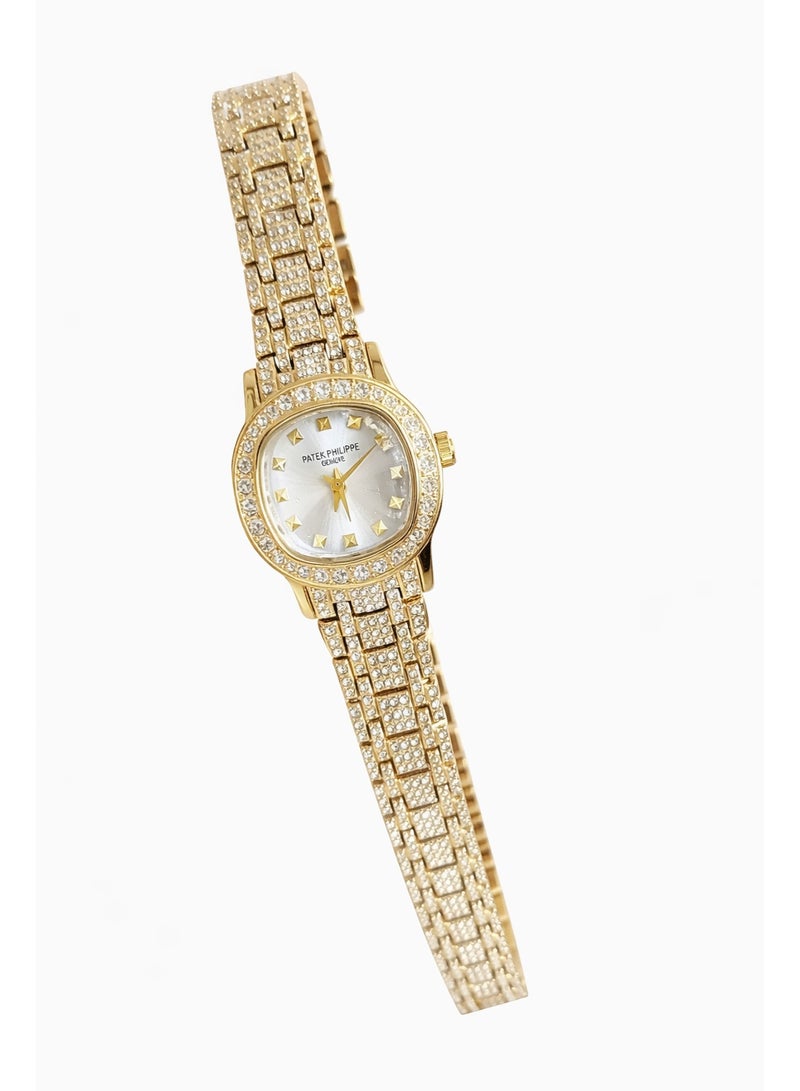 ساعة يد نسائية باتيك فيليب ذهبية بإطار وسوار مرصعين بالكريستال