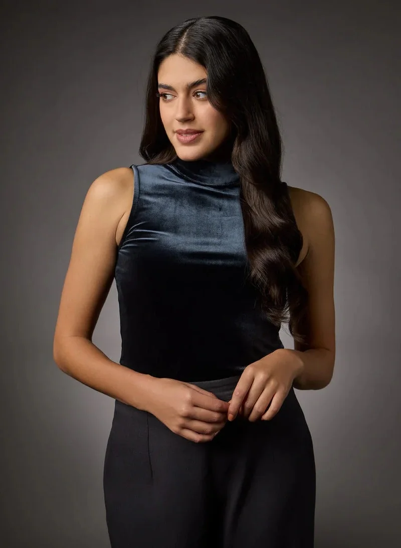 Zigzag High Neck Sleeveless Velvet Top- Grey