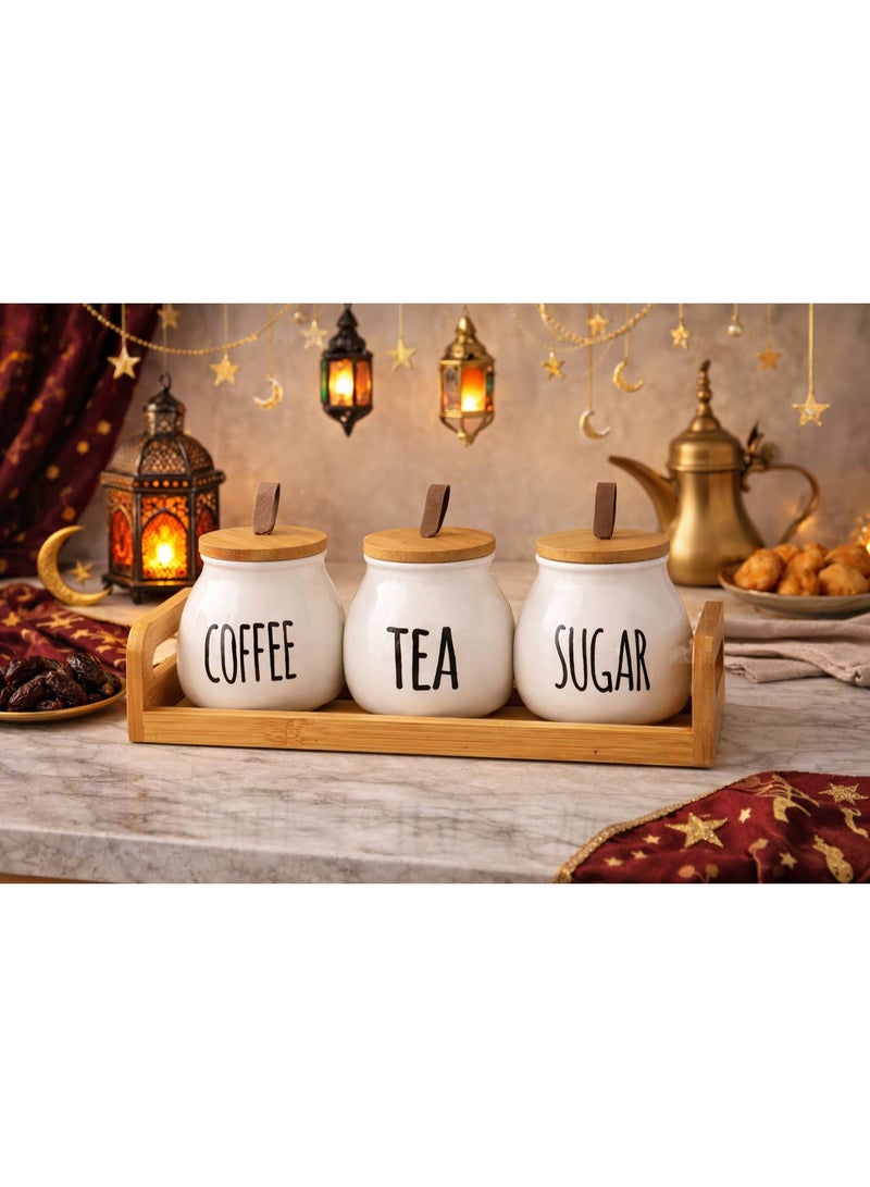 طقم 3 برطمان توابل بورسلين مع حامل خشب   شيك جدًا   للسكر والشاي والقهوه كمان.  قاعدة خشب تضيف لمسة راقية.  مصنوع من البورسلين. مستورد 🇨🇳 مقاس 500 ملي