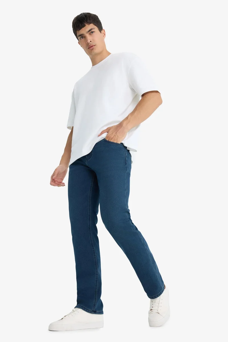 Defacto  Sergio Regular Fit Regular Waist Straight Leg Jeans for Men | Best Price UAE