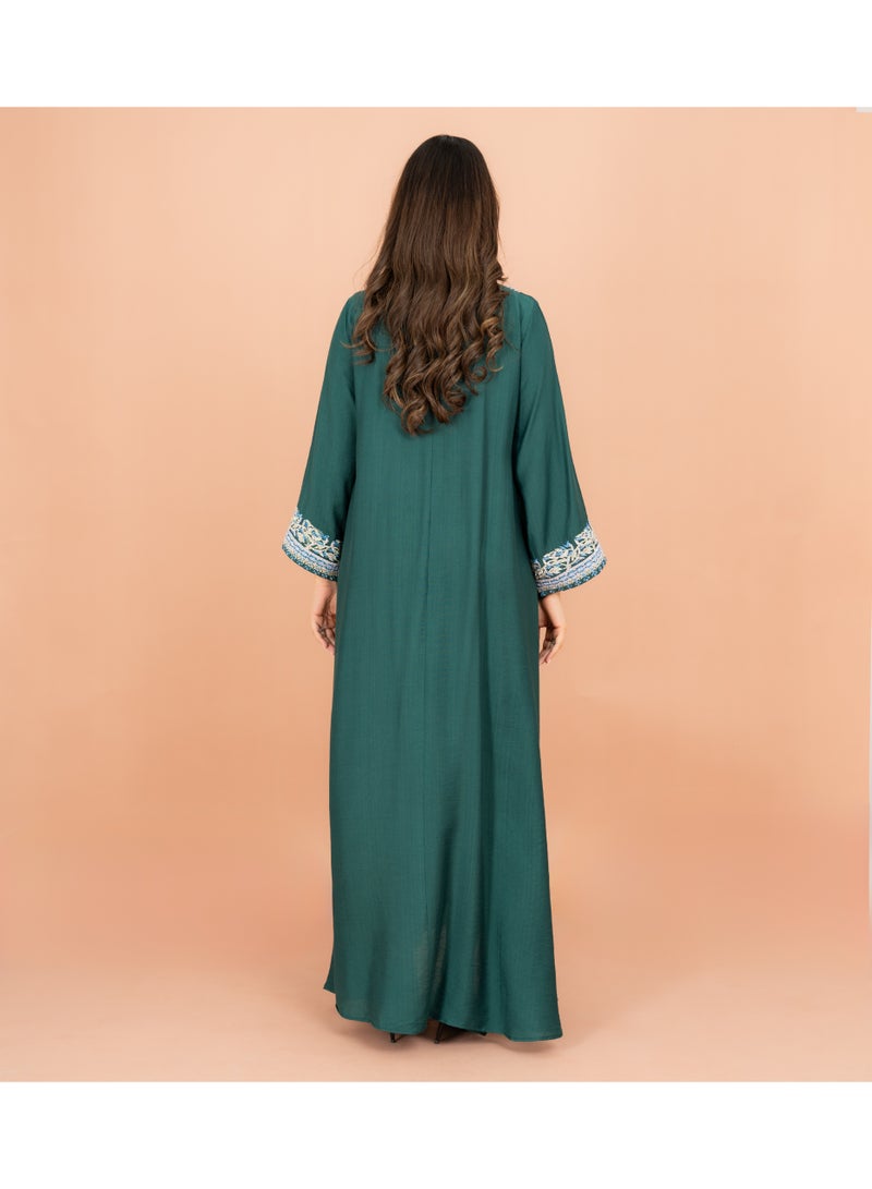 اكسا جلابية كلاسيكية سادة مطرزة من الأمام والأكمام - Image 4