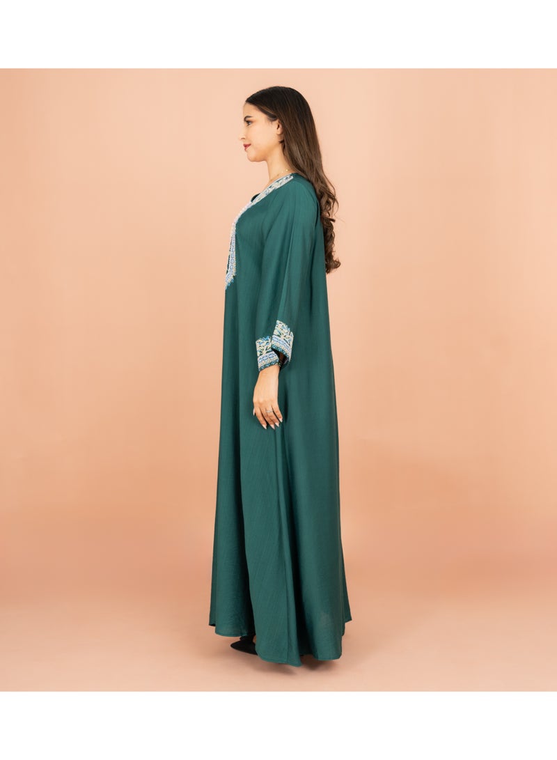 اكسا جلابية كلاسيكية سادة مطرزة من الأمام والأكمام - Image 3