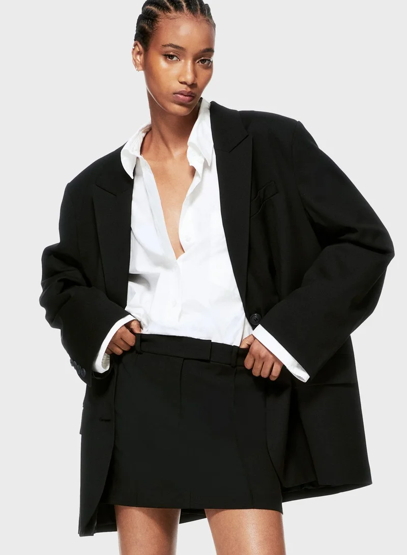 اتش اند ام تنورة قصيرة عالية الخصر