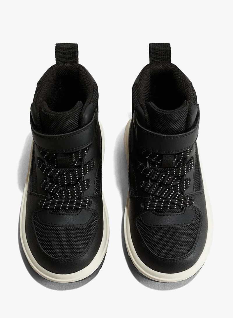 اتش اند ام حذاء رياضي مرتفع ومقاوم للماء