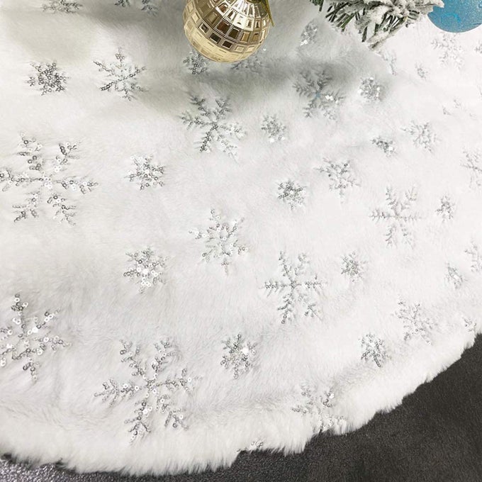 48 Inch Large Christmas Tree Skirt White Tree Skirt Xmas Faux Fur Tree Skirts Christmas Decorations for Holiday Tree Ornaments Christmas Party Home Decorations with Sequin Silver Snowflakes