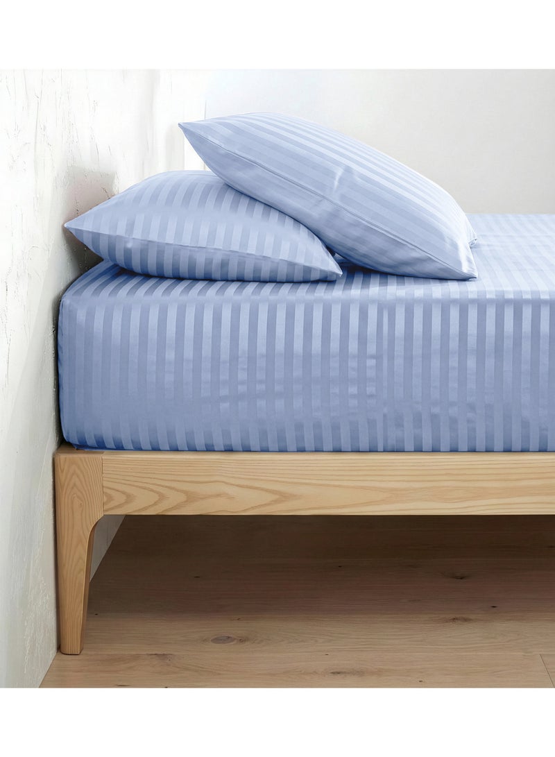 ريلاكس طقم ملاءات سرير فاخر ممتاز - ملاءة سرير فائقة النعومة، تسمح بمرور الهواء، ولطيفة على البشرة، مزودة بجيوب مطاطية عميقة، بالإضافة إلى غطاءي وسادة وملاءة سرير واحدة، لون أزرق فاتح، 160 × 200 سم - Image 4