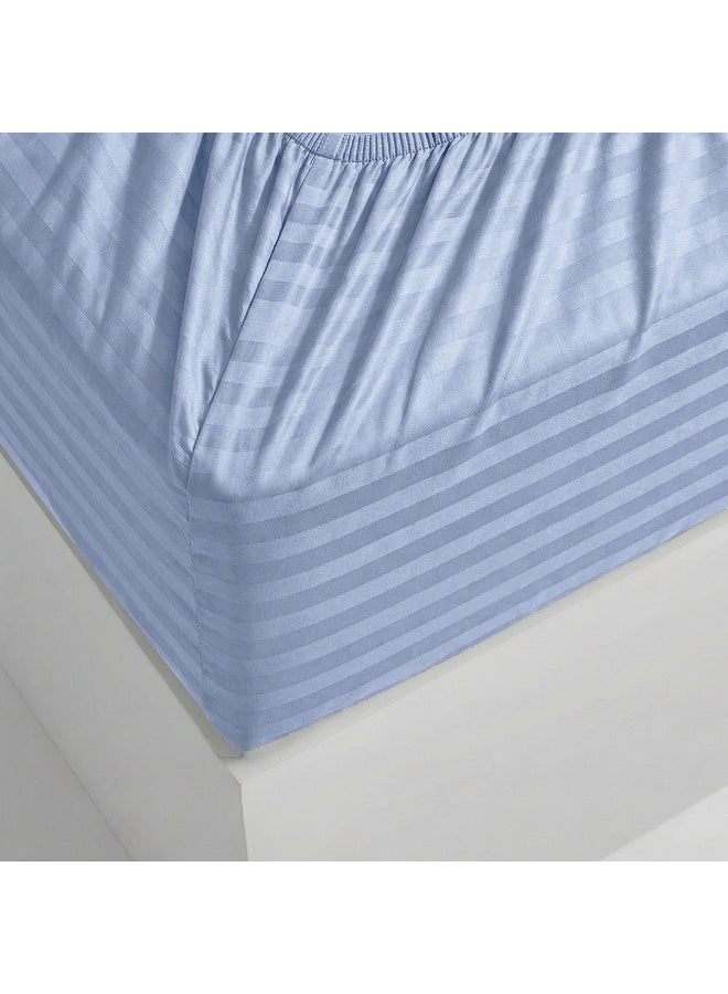 ريلاكس طقم ملاءات سرير فاخر ممتاز - ملاءة سرير فائقة النعومة، تسمح بمرور الهواء، ولطيفة على البشرة، مزودة بجيوب مطاطية عميقة، بالإضافة إلى غطاءي وسادة وملاءة سرير واحدة، لون أزرق فاتح، 160 × 200 سم - Image 3