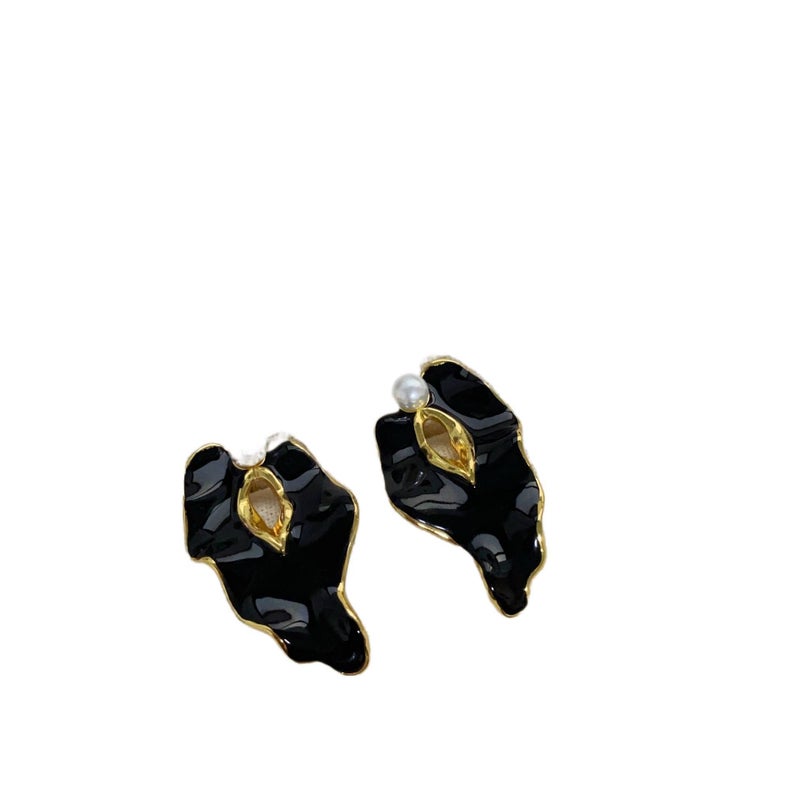 Black Pearl Earrings with Flower Detail and Lightweight Huggie Profile for Daily Wear and Elegant Styling - JOVA - Image 1