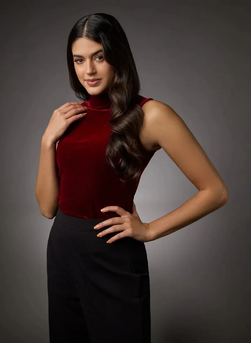 Zigzag High Neck Sleeveless Velvet Top- Maroon