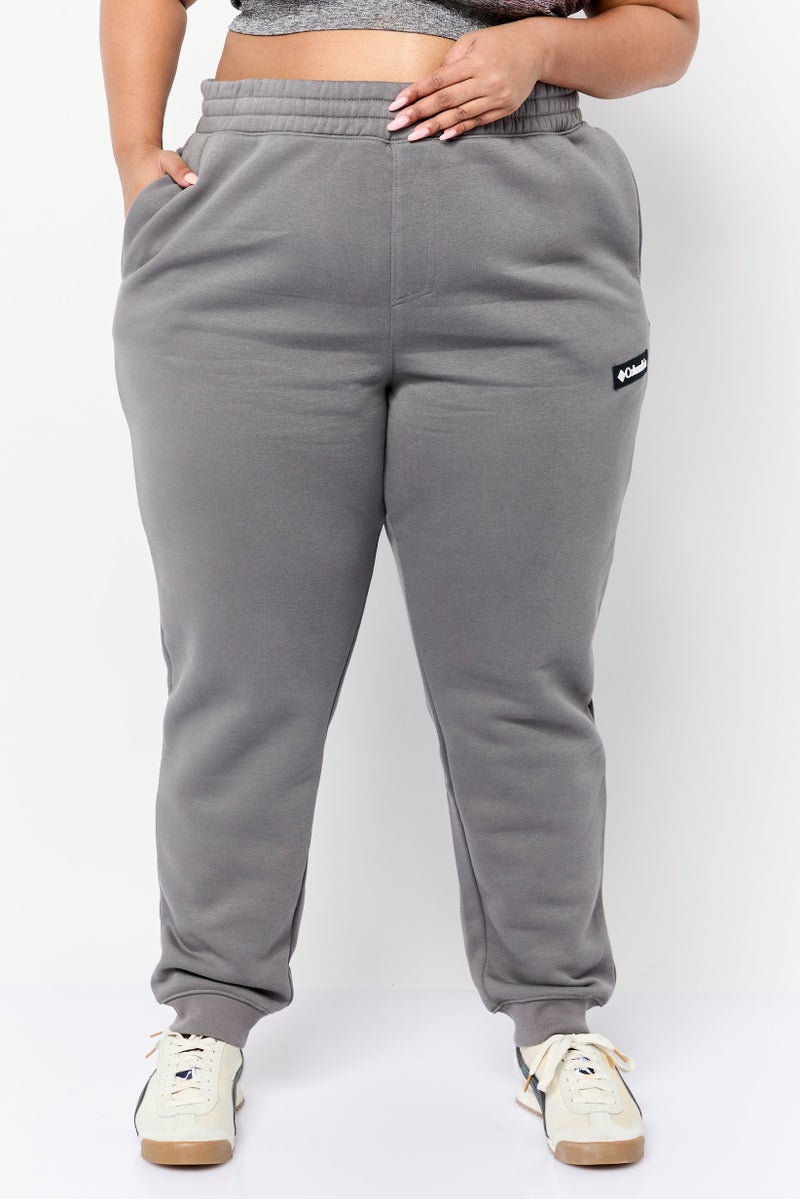 Columbia سروال رياضي نسائي مناسب بشعار العلامة التجارية في الهواء الطلق، رمادي داكن - Image 1