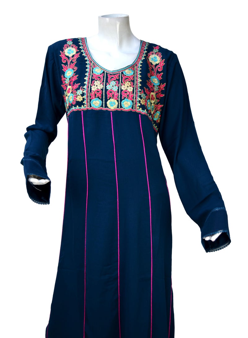 زينة فستان ماكسي نسائي من القطن الناعم الممتاز - تطريز أنيق عند الصدر - أكمام طويلة بياقة دائرية مغلقة - Image 3