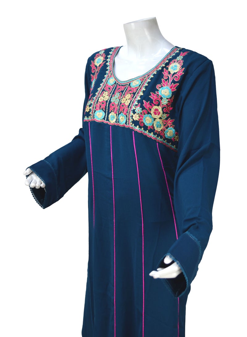 زينة فستان ماكسي نسائي من القطن الناعم الممتاز - تطريز أنيق عند الصدر - أكمام طويلة بياقة دائرية مغلقة - Image 4