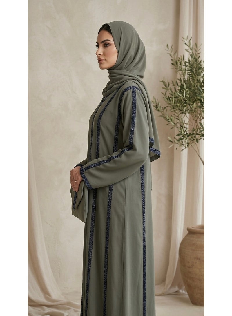 عباية خضراء زيتونية بتطريز عمودي - Image 2