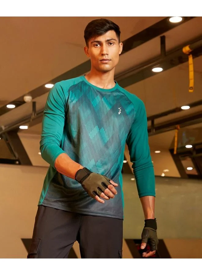 كامبوس سوترا تي شيرت رياضي بتصميم هندسي باللون الأخضر الغامق للرجال