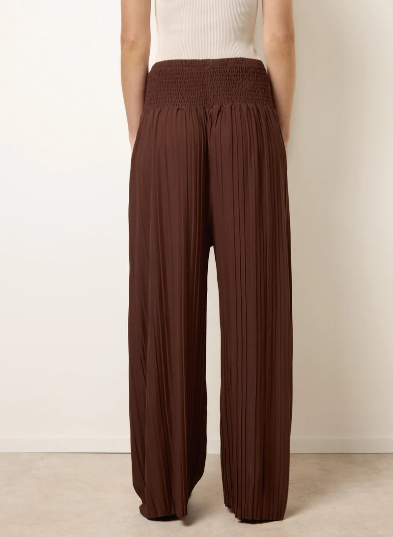 بلو فانيلا Shirred Waist Pleated Wide Leg Trousers