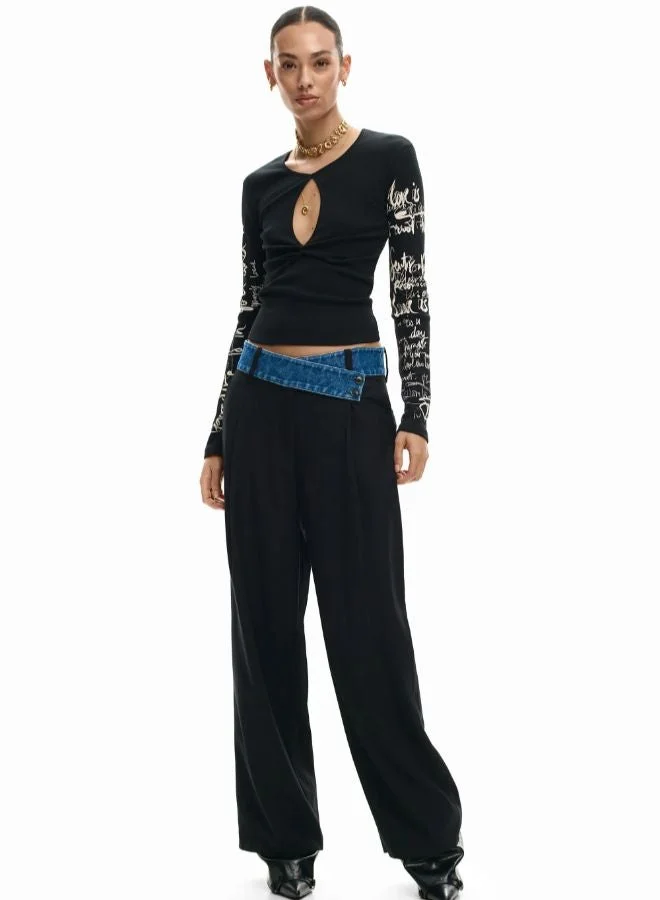 ديسيجوال تيشيرت يفتح عليه الحروف