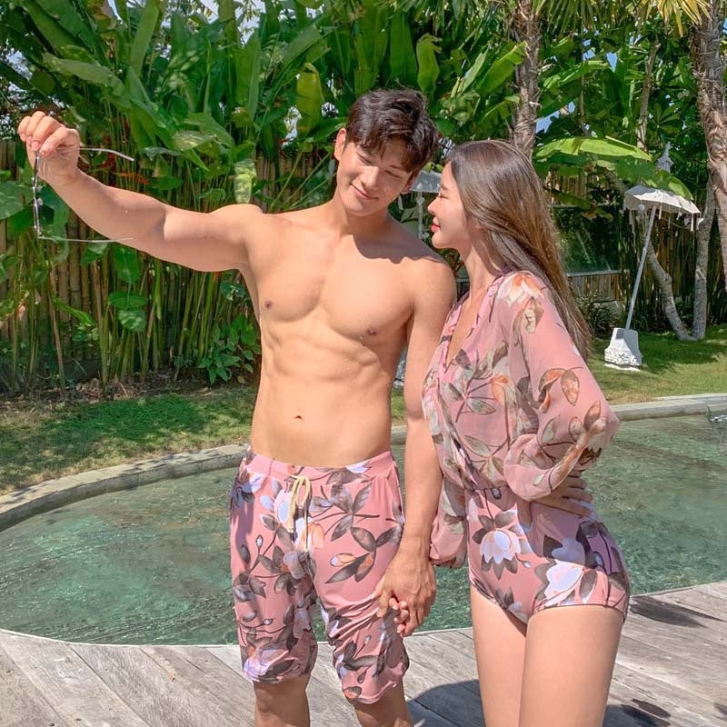 Factory direct couple suit swimsuit sexy one-piece cute girl hot spring fairy fan small chest gathered swimsuit Pink men's style