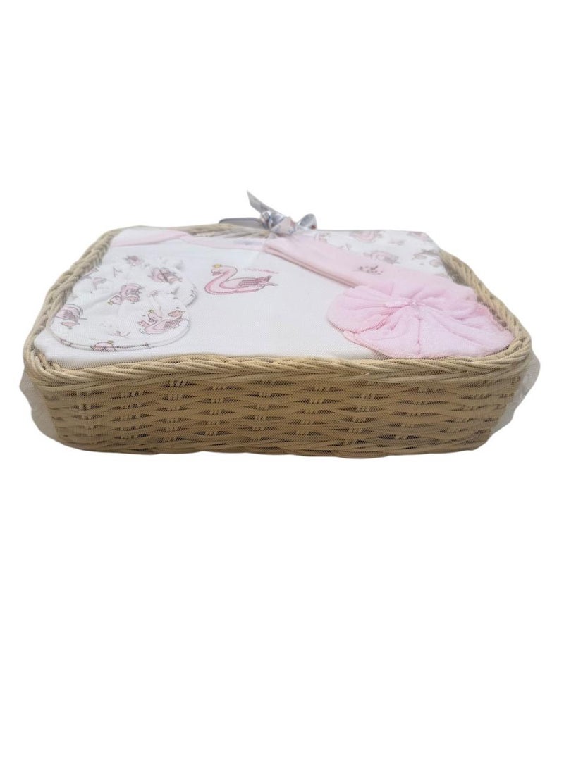 كيوت بيبي سلة هدايا للمولودة الجديدة – طقم قطني متكامل مكون من 5 قطع مثالية للطفلة - Image 3