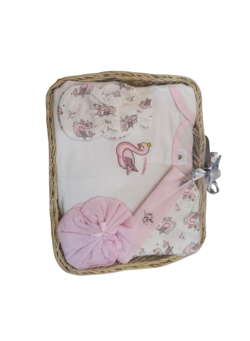 كيوت بيبي سلة هدايا للمولودة الجديدة – طقم قطني متكامل مكون من 5 قطع مثالية للطفلة - Image 4