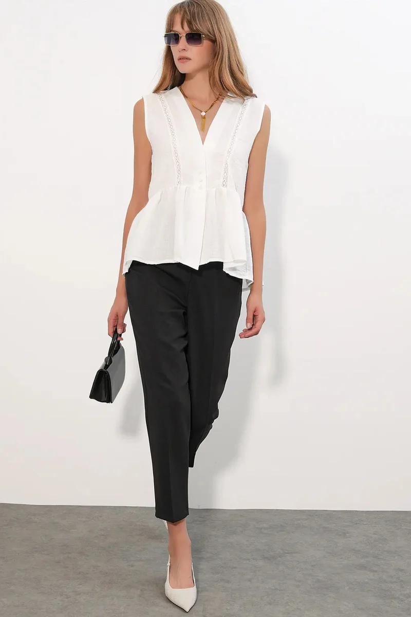 بيغ دارت BDART Sleeveless V-neck Blouse With Button Front