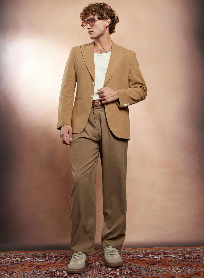 Campus Sutra Campus Sutra Men's Wood Brown Straight-Fit Pleated Tailored Trousers For Casual Wear | Mid-Rise | Straight Fit | Button Closure | Trousers Crafted With Comfort Fit For Everyday Wear