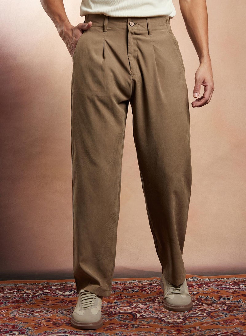 Campus Sutra Campus Sutra Men's Wood Brown Straight-Fit Pleated Tailored Trousers For Casual Wear | Mid-Rise | Straight Fit | Button Closure | Trousers Crafted With Comfort Fit For Everyday Wear  - Image 2