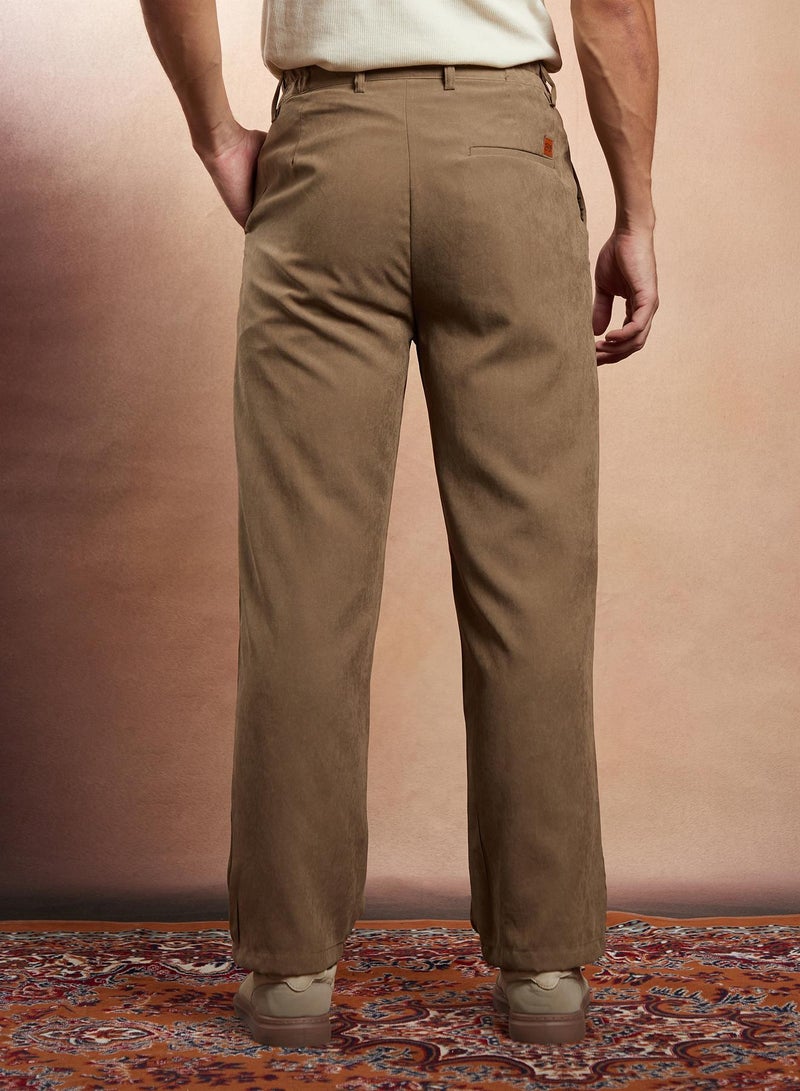 Campus Sutra Campus Sutra Men's Wood Brown Straight-Fit Pleated Tailored Trousers For Casual Wear | Mid-Rise | Straight Fit | Button Closure | Trousers Crafted With Comfort Fit For Everyday Wear  - Image 5