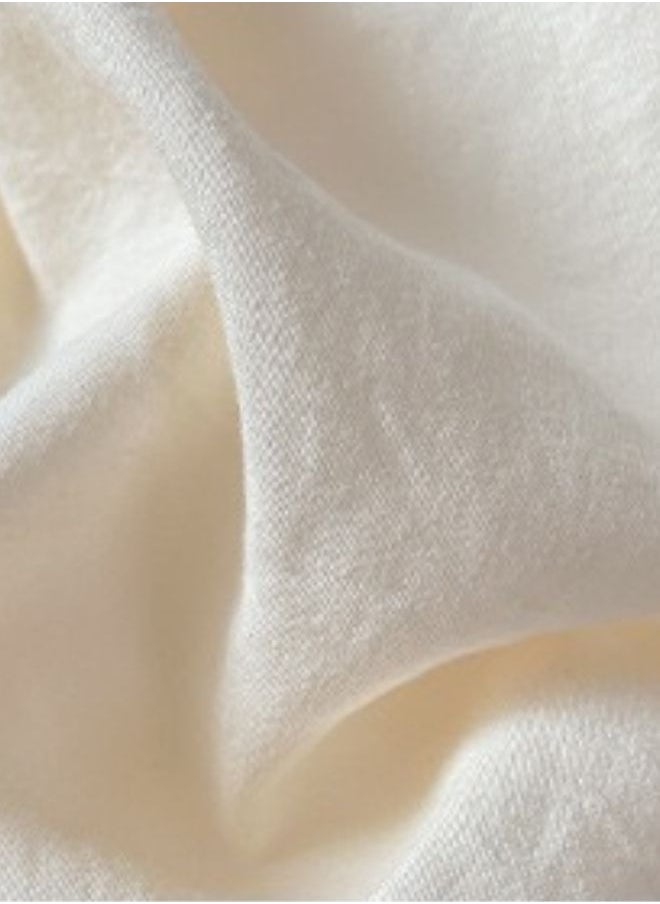 LUNA Home 3-Piece Set: king-size fitted bedsheet and two pillowcases, washable cotton in a milky white color.  - Image 5