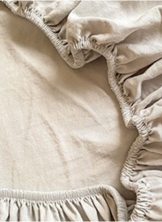 LUNA Home 3-Piece Set: king-size fitted bedsheet and two pillowcases, washable cotton in a milky white color.  - Image 4