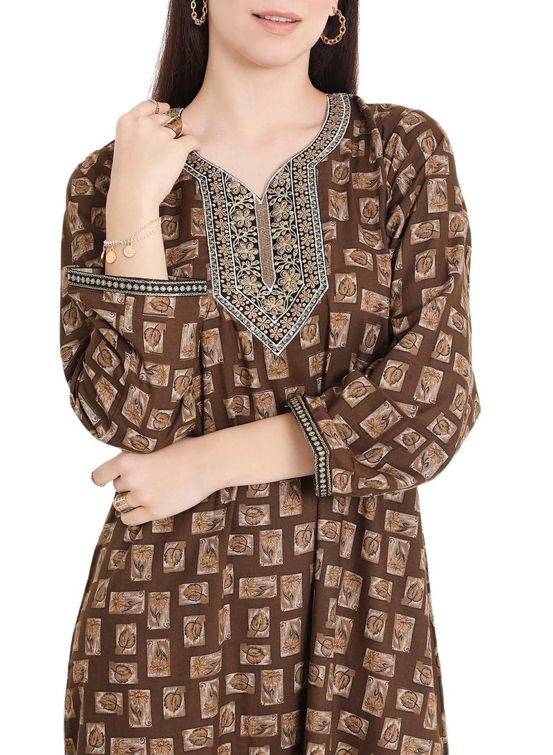 هانا آند سارا جلابية يومية مطبوعة بتطريز خيوط فريد - Image 3