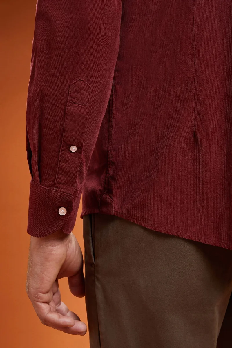 Doppelganger Red Men's comfort fit casual shirt with a classic collar in plain 100% cotton 21-wale corduroy - Bordeaux for Men | Best Price UAE