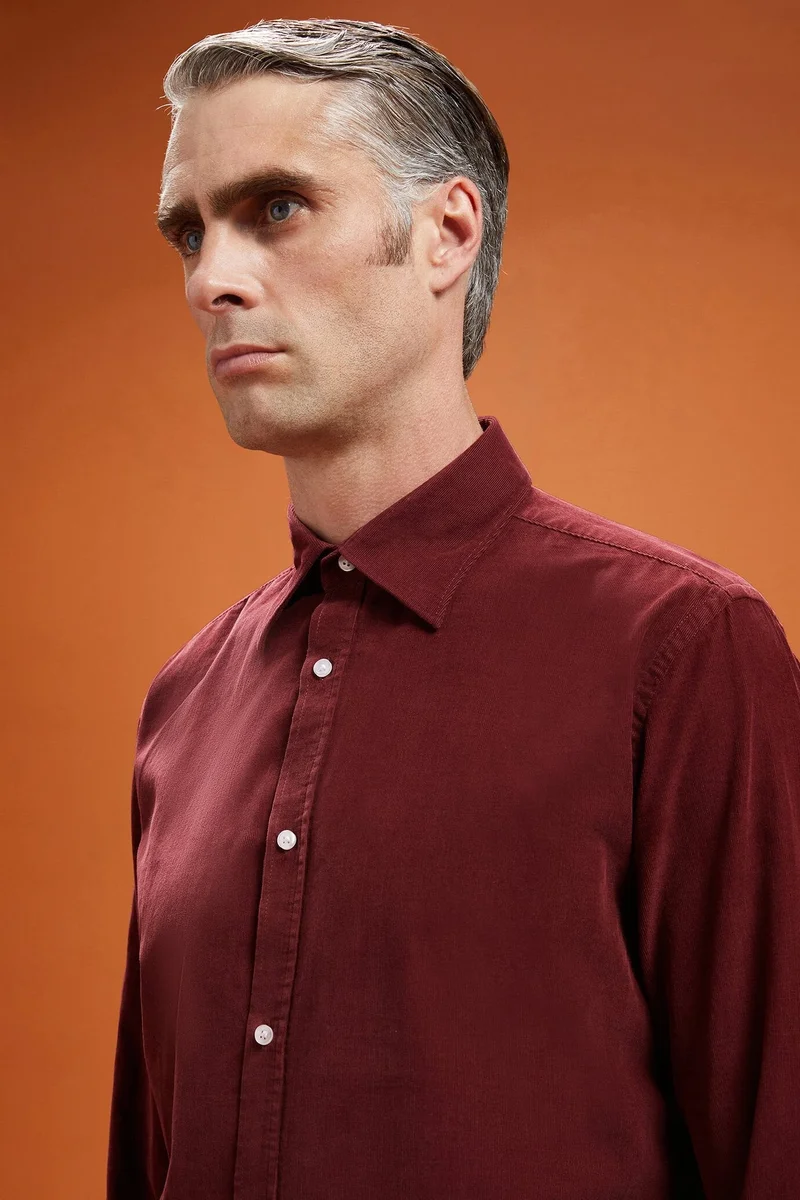 Doppelganger Red Men's comfort fit casual shirt with a classic collar in plain 100% cotton 21-wale corduroy - Bordeaux for Men | Best Price UAE