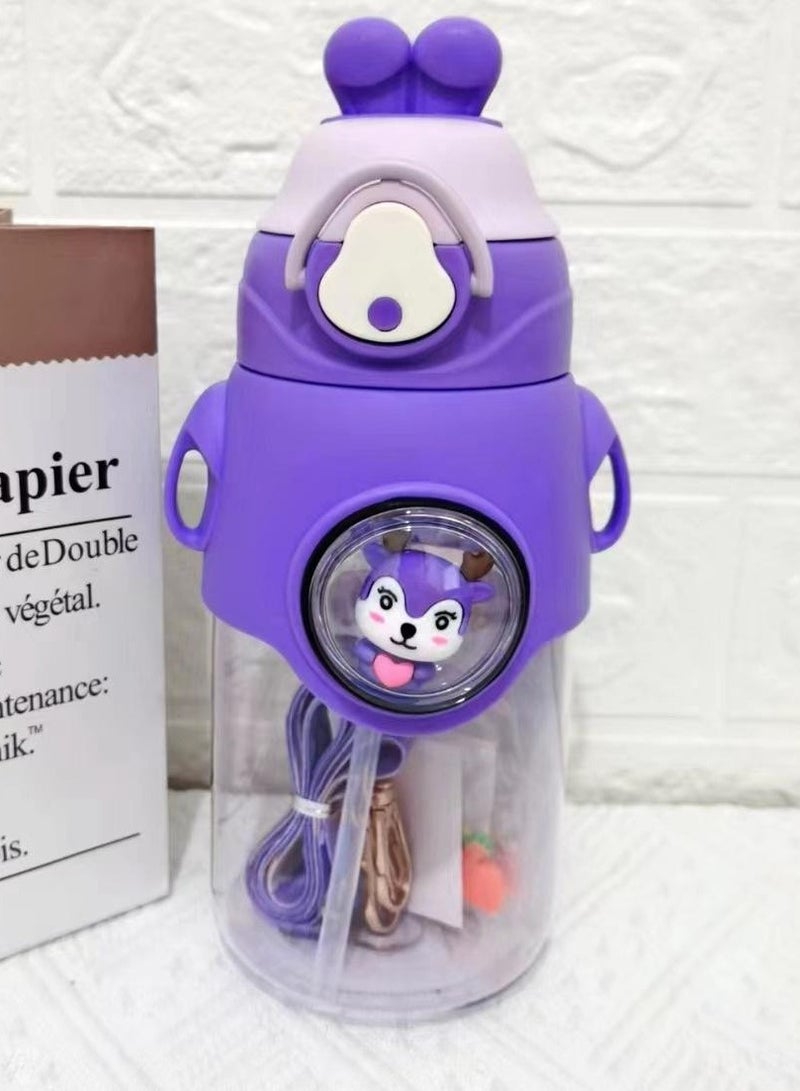موبكوس زجاجة ماء كرتونية لطيفة للأطفال على شكل أرنب مع قشة وحزام قابل للتعديل، مادة التريتان الآمنة غذائياً، فتح بزر واحد، محمولة، مانعة للتسرب، معزولة، خالية من البيسفينول، للأطفال والفتيات للمدرسة والسفر،  مل بنفسجي - Image 3