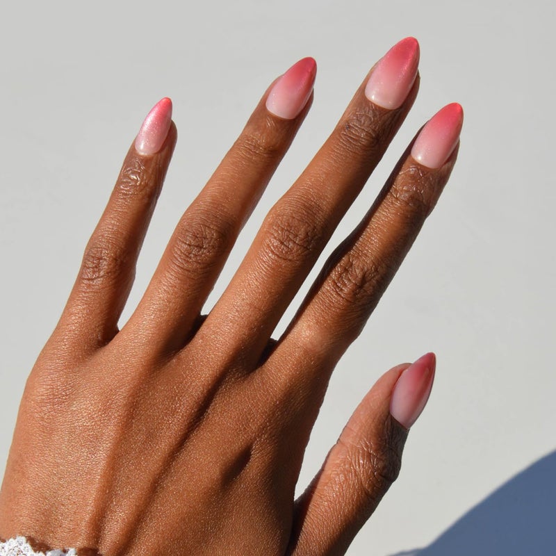 Glamnetic أظافر غلمنتيك المضغوطة ليوم عيد الحب - مشاعر باهتة | أظافر مزيفة قصيرة على شكل لوز مع أطراف أومبري مخملية وردية في لمسة مخملية ولامعة، جودة صالون | 15 مقاس - مجموعة أظافر مكونة من 30 ظفر مع غراء - Image 1