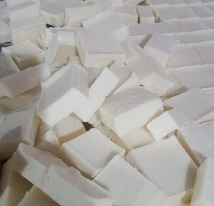 Floryn Decor 100 Pure Soy Wax for Candle Making Natural Soy Wax Vegetable Wax for Candle Making Pack of 1 Kg - Image 3