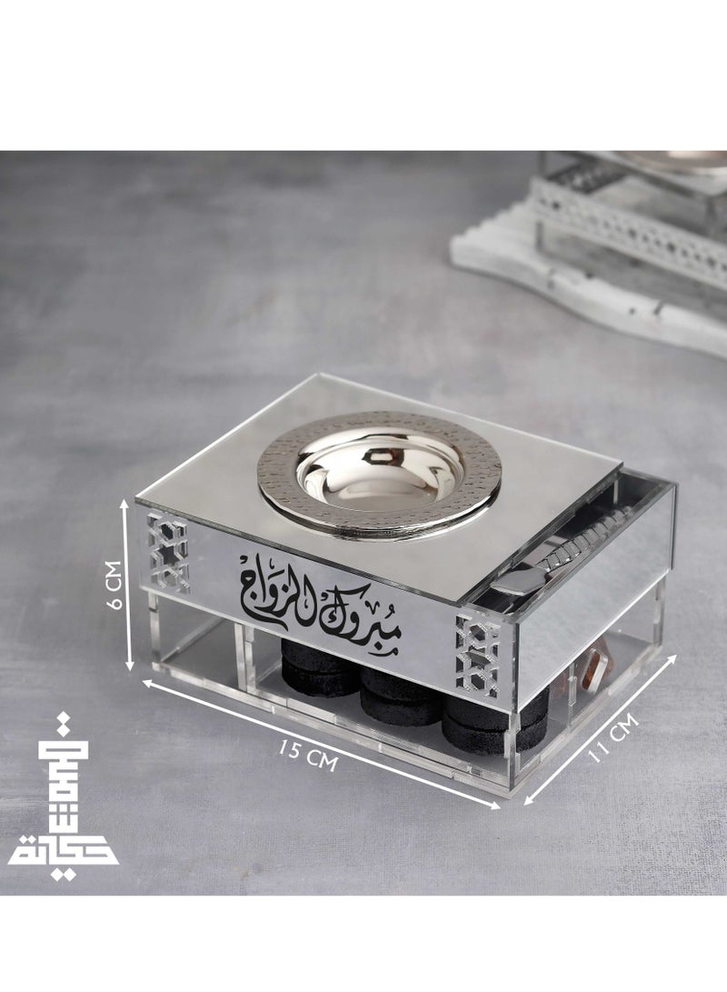 حكاية شمعة مبخرة بخور مميزة مع عود بخور موروكي وفحم وملقاط تأتي بعبارة "مبروك الزواج" مصنوعه من الاكريلك اللامع والشفاف - Image 2