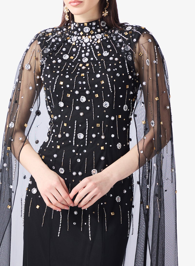 اميليا روز فستان ماكسي مزين بكاب مفصل - Image 3