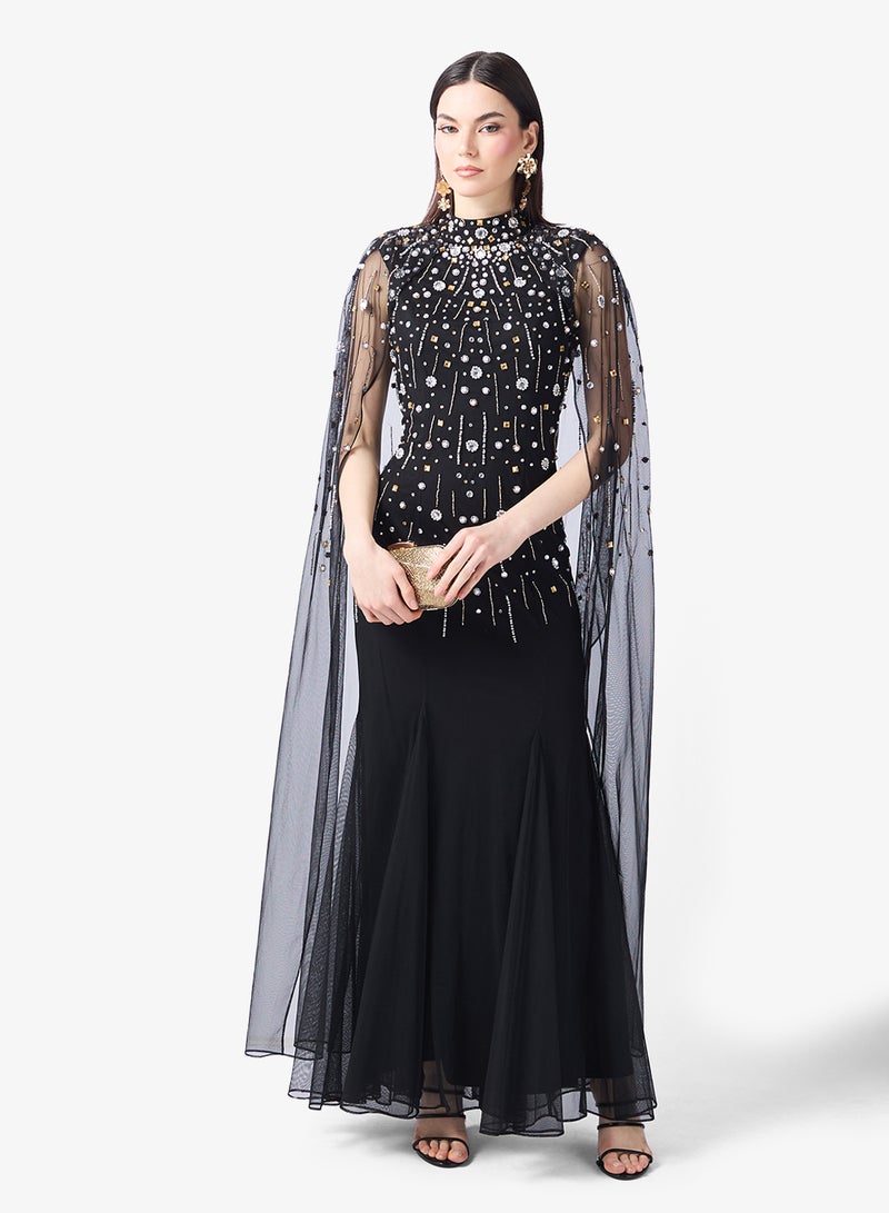 اميليا روز فستان ماكسي مزين بكاب مفصل - Image 4