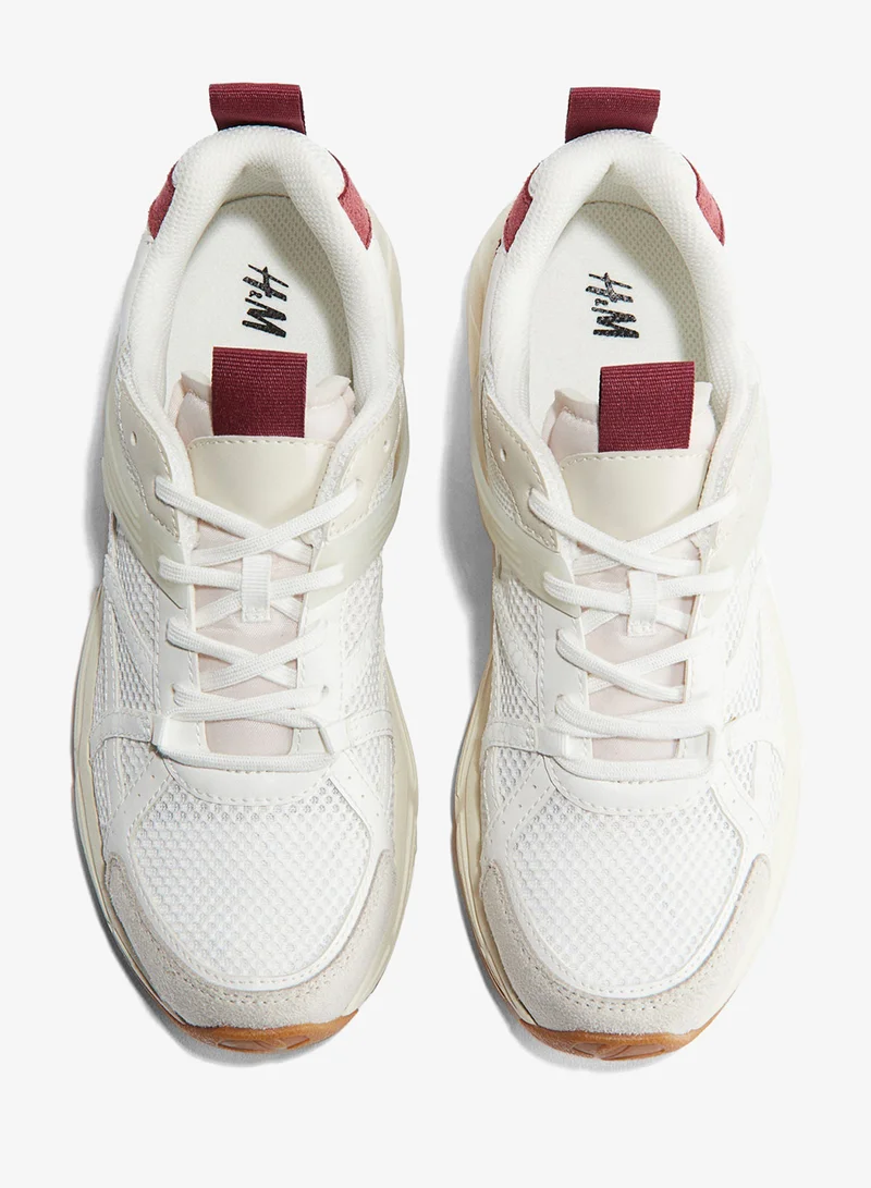 اتش اند ام حذاء رياضي