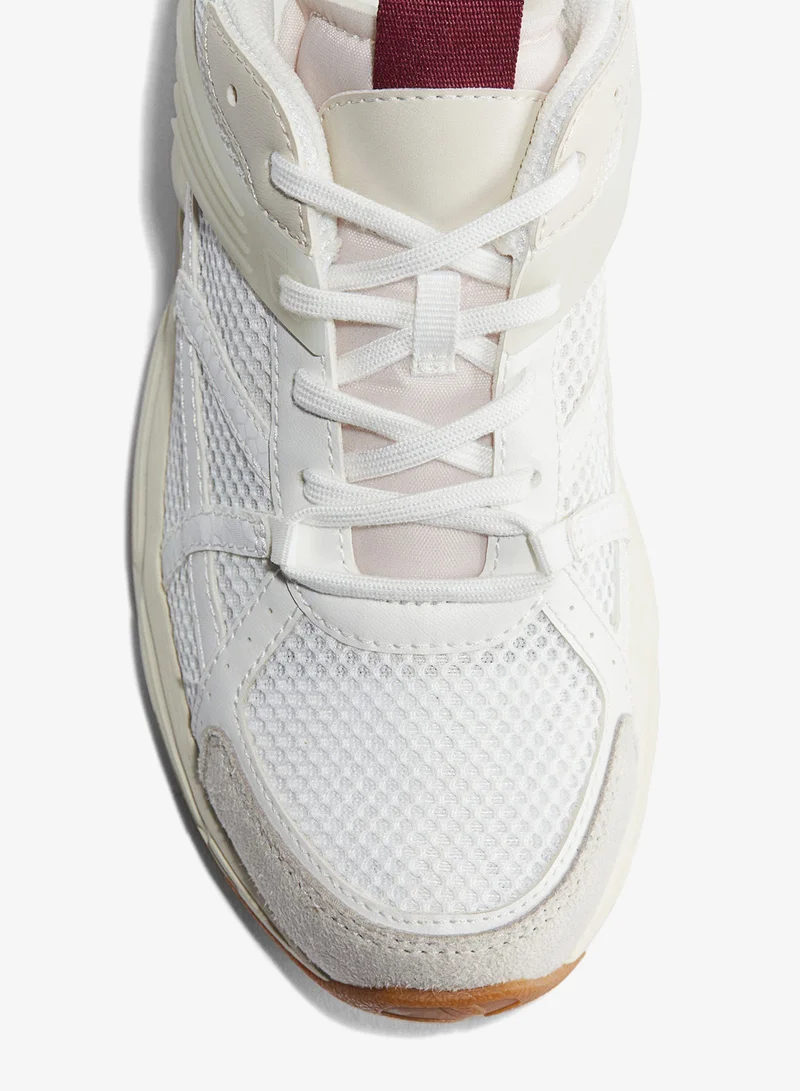 اتش اند ام حذاء رياضي