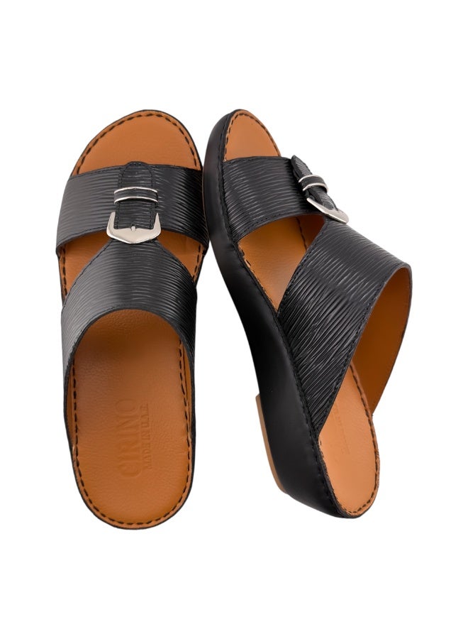 إيت صندل عربي يدوي الصنع للرجال من AET | شبشب رجالي خارجي | شبشب مفتوح الأصابع للاستخدام اليومي | جلد عربي أصلي ناعم بالكامل مع إبزيم | تصميم جديد | نعل داخلي بلون بني فاتح | مريح وخفيف الوزن - Image 2