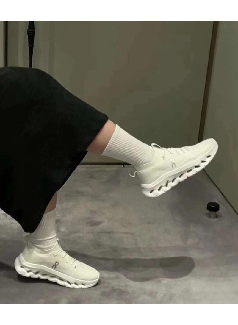 اون راننج حذاء رياضي نسائي من On Running Cloudtilt - أبيض - Image 2