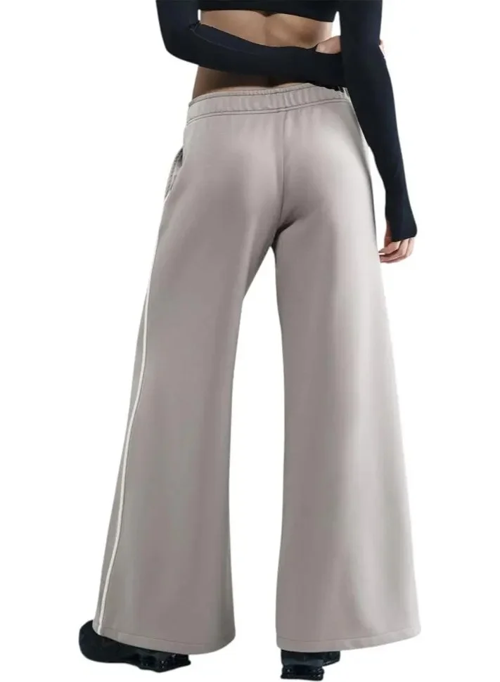 نايكي بنطلون رياضي واسع الساق