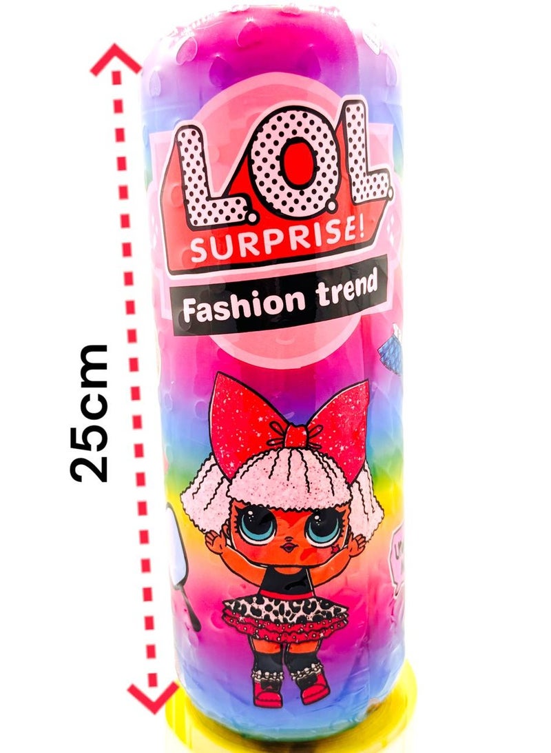 مجموعة مفاجآت LOL Surprise! Fashion Trend: انطلق في عالم من الموضة والأزياء مع هذه المجموعة الرائعة من دمى LOL Surprise! كل أسطوانة تخفي بداخلها دمية عصرية فريدة من نوعها مع أزياء جريئة وإكسسوارات أنيقة لتكوين إطلالات لا حصر لها. اكتشف متعة التجميع والمشاركة مع الأصدقاء، ودع خيال أطفالك يزدهر مع كل مفاجأة جديدة - Image 5