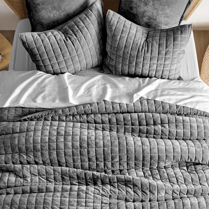 RECYCO Luxury Velvet Quilt Set King Size Bedding Sets, Ultra Soft Velvet Comforter Set, Lightweight Channel Box Stitch Oversized Bedspread Coverlet for All Season, with 2 Shams, Charcoal Gray - Image 3